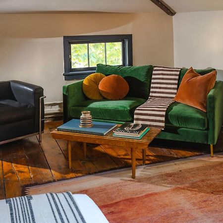 Kingston Carriage House Bed & Breakfast ภายนอก รูปภาพ