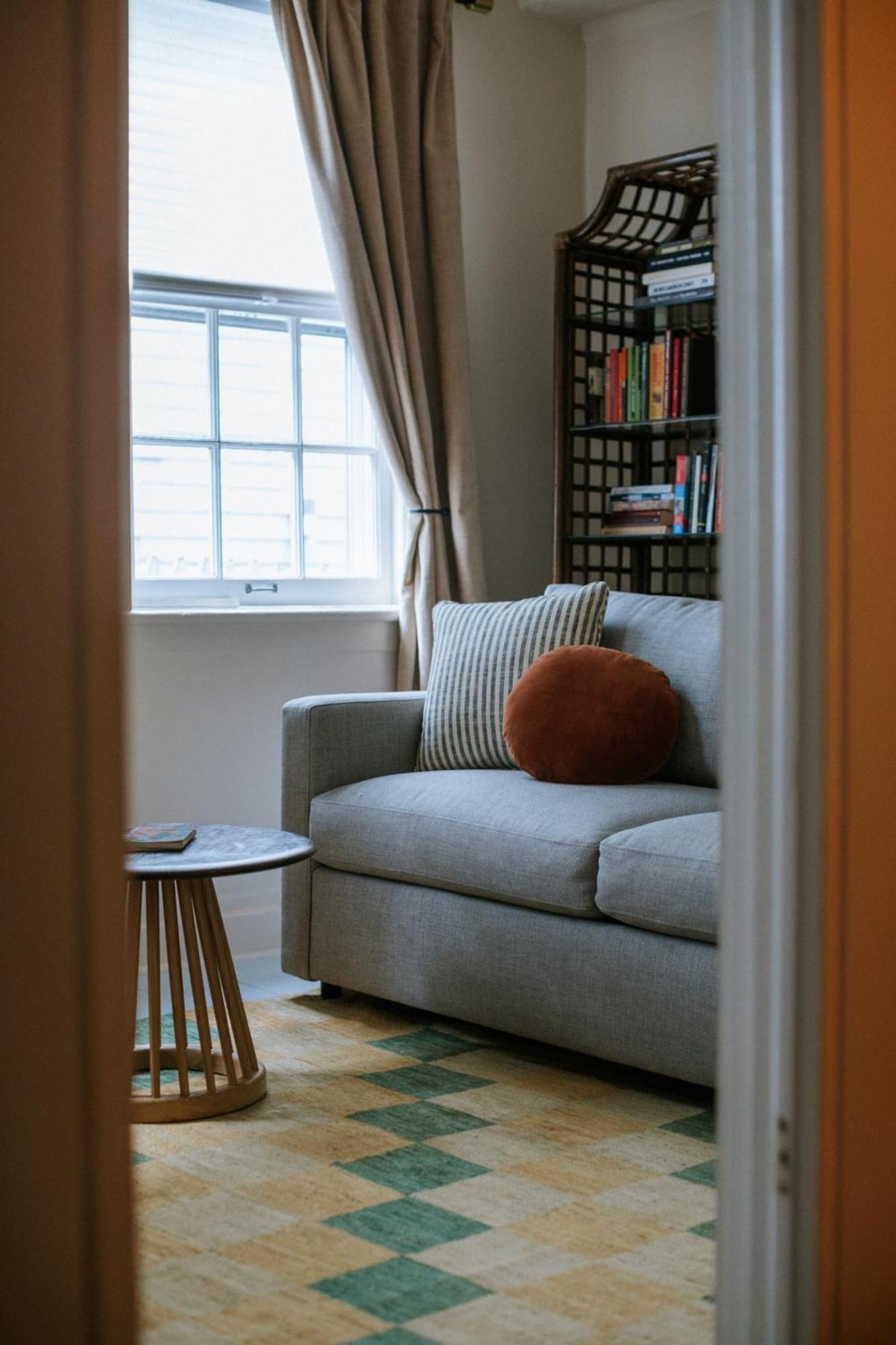 Kingston Carriage House Bed & Breakfast ภายนอก รูปภาพ