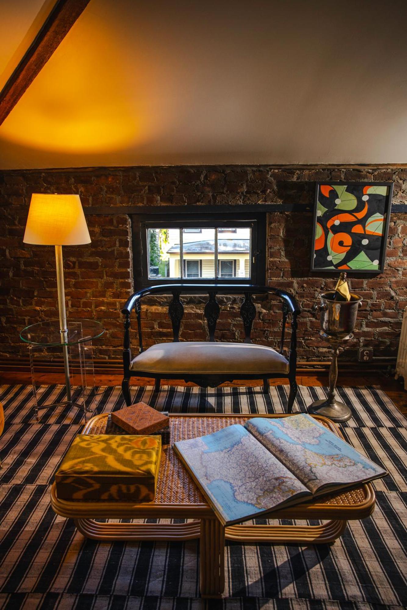 Kingston Carriage House Bed & Breakfast ภายนอก รูปภาพ